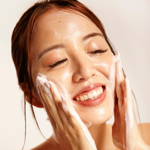 Step 1 – Wet & Apply Face Cleanser